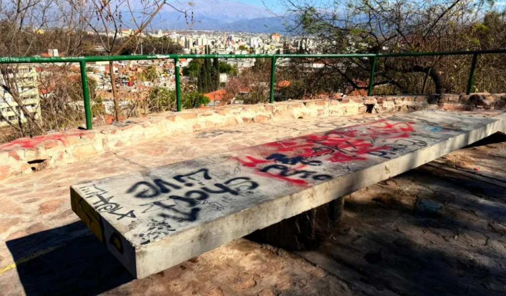 La Municipalidad recuperará el sector del sendero Portezuelo que fue vandalizado