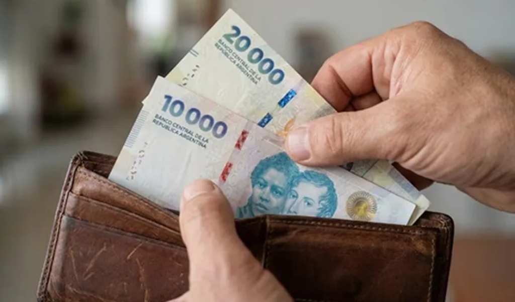 Más del 50% de los argentinos pertenece a la clase baja, con un salario promedio de $1 millón
