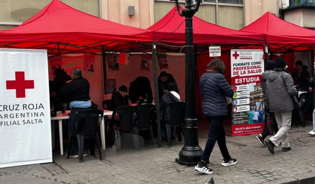 Fiesta del Milagro: estudiantes de Enfermería brindan atención primaria a peregrinos