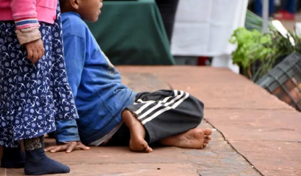 Informe de la UCA: 4 de cada 10 niños y adolescentes en Argentina no puede acceder a ropa o calzado