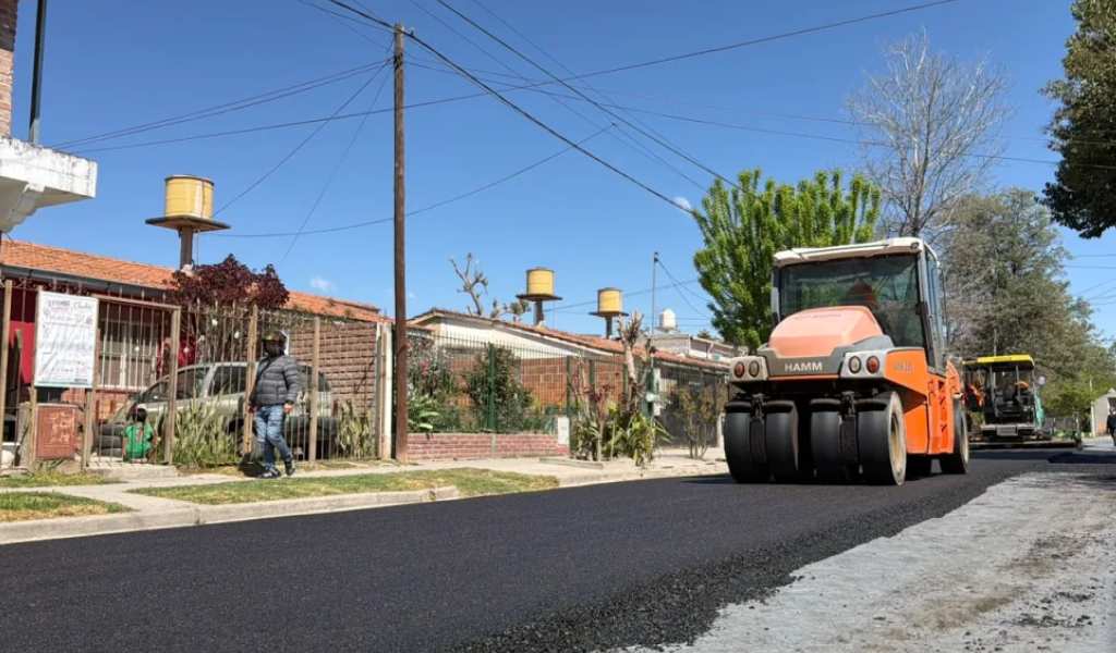 Continúa con las obras de repavimentación en el barrio Limache y desde el municipio solicitan conducir con precaución y respetar las señales