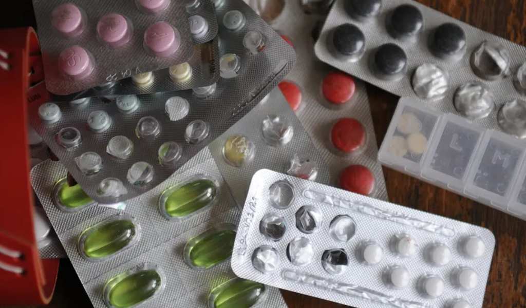 Por la crisis económica vuelven los grupos de compra venta de medicamentos en redes sociales