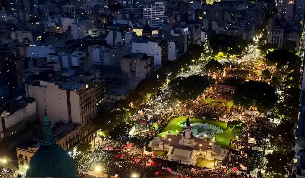 En plena conmoción por el femicidio de Agostina, miles de mujeres marcharon en el país por el Ni Una Menos