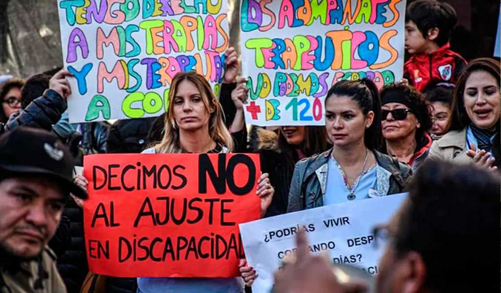 Familias salteñas de personas con discapacidad advierten una situación límite para sostener terapias, traslados y tratamientos: "Nos abandonaron"