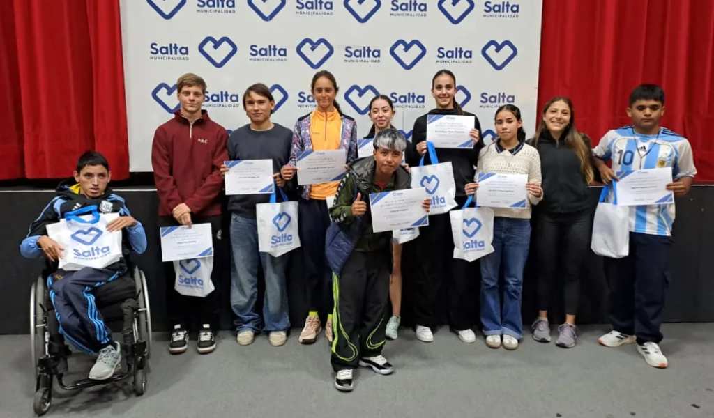 La Municipalidad entregó las Becas Deportivas 2026-2027 a 10 jóvenes de la ciudad