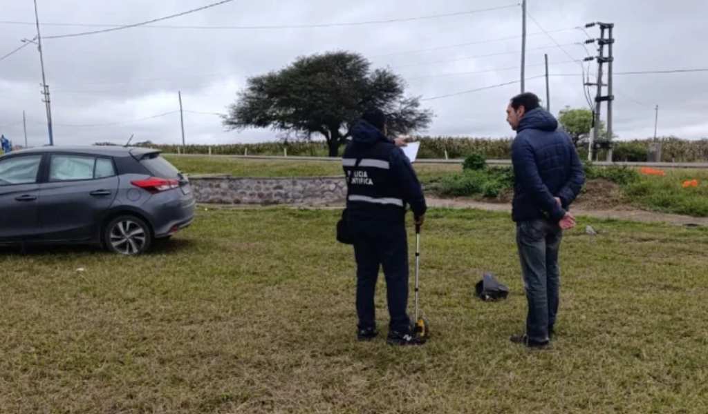 En Rosario de la Frontera un adolescente murió tras un violento choque frontal entre un auto y una moto