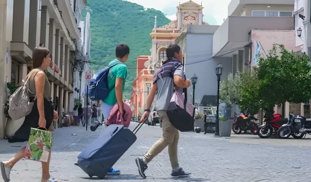 Bolsillos flacos y viajes exprés: El balance que dejó el fin de semana largo por el feriado del Gral. Güemes