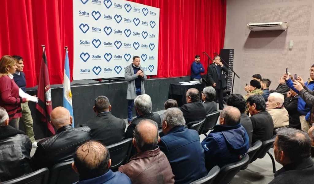 Un Justo homenaje: Veteranos de Malvinas recibieron obleas de estacionamiento gratuito