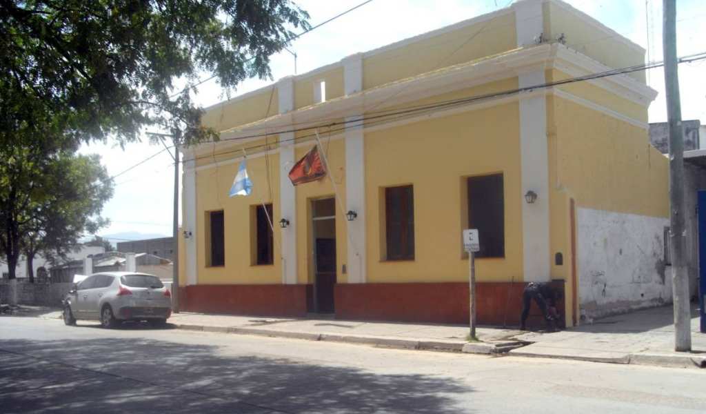 Un parlante con sorpresa: Intentó ingresar estupefacientes a una comisaría de Rosario de la Frontera