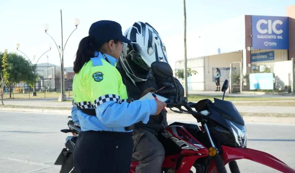 Más de 40 motos secuestradas en un megaoperativo de tránsito en la Ciudad de Salta: Circulaban sin documentación. sin cascos o alcoholizados