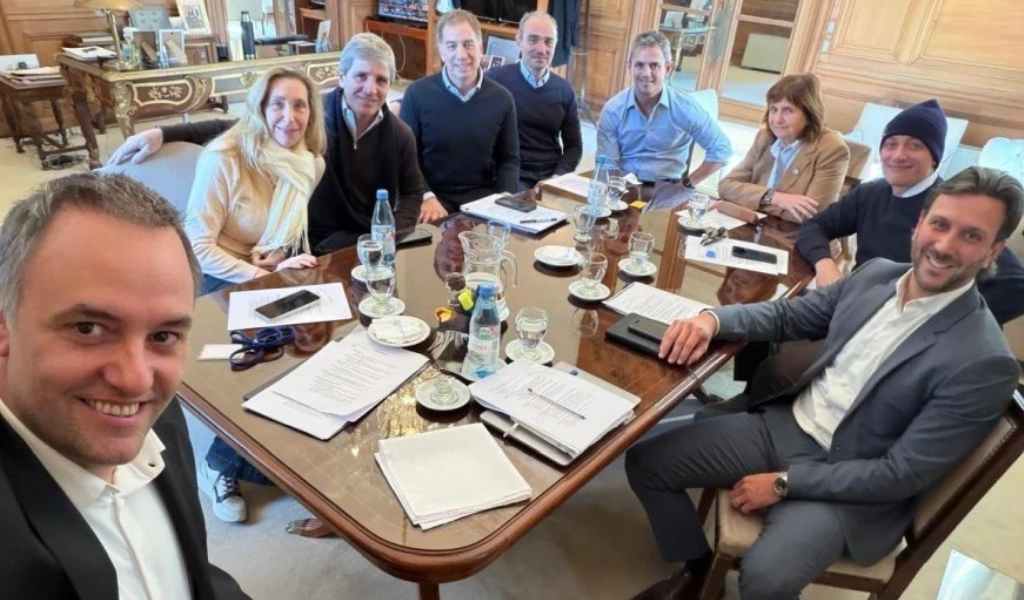 Las opiniones de Manuel Adorni en la mesa política ya no tienen peso: "Lo escuchan, pero no le dan bola"