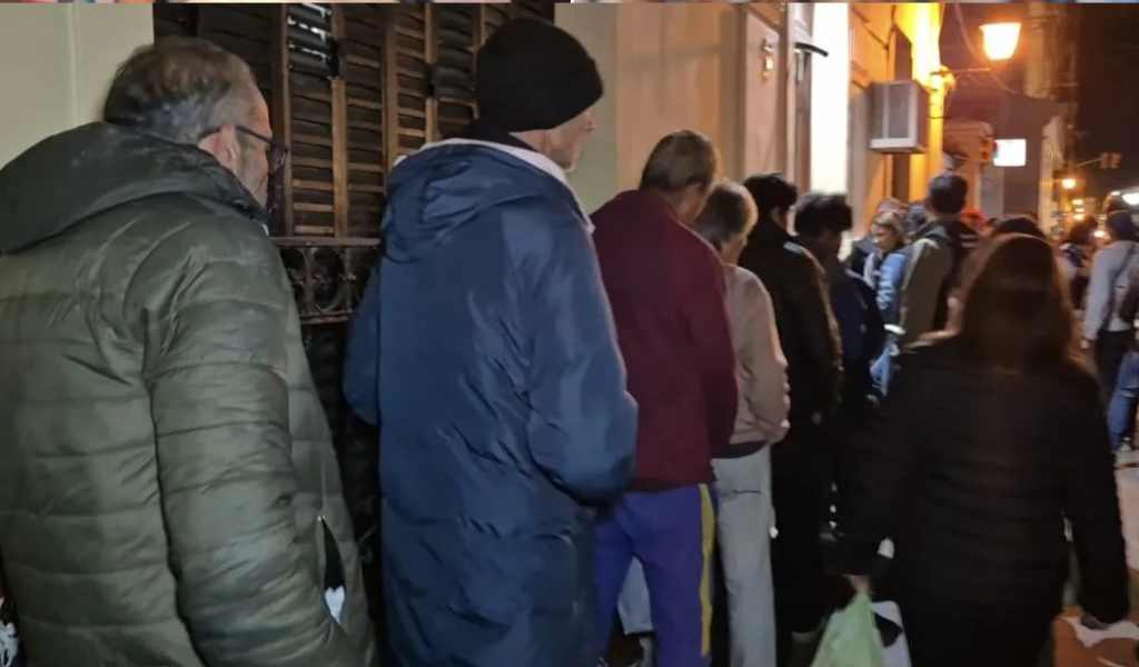 En la noche más fría del año, el Hogar de Noche en la Ciudad de Salta albergó 79 personas en situación de calle