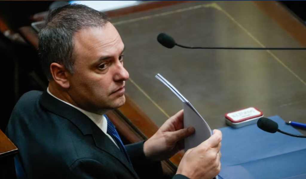 La Justicia pide el último informe financiero de Adorni antes de exigirle que dé explicaciones por su patrimonio