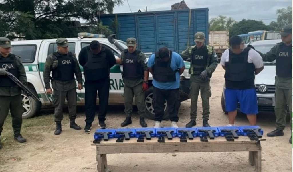 El secuestro de 8 pistolas en Salta estaría relacionado con la desaparición de 150 armas en la Policía de San Juan