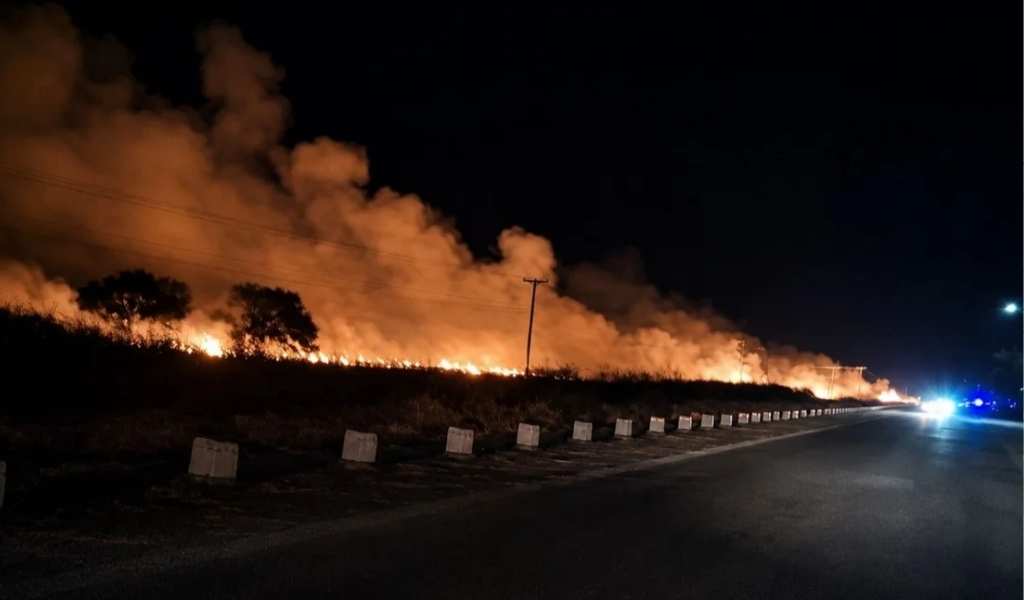 Fuego descontrolado en Rosario de Lerma: En la madrugada evacuaron de urgencia a varias familias