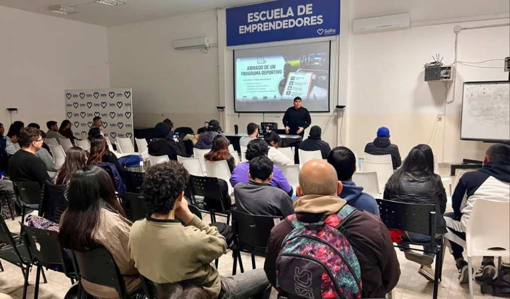 Apuesta al futuro profesional en la Escuela de Emprendedores: Más de 280 salteños se capacitaron en Periodismo Deportivo