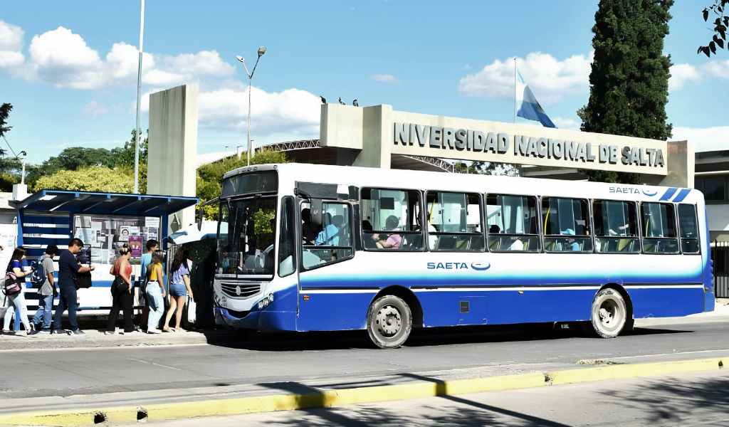 La UNSa anunció que adelantará el fin de las clases presenciales a las 21 por el recorte del servicio nocturno de SAETA