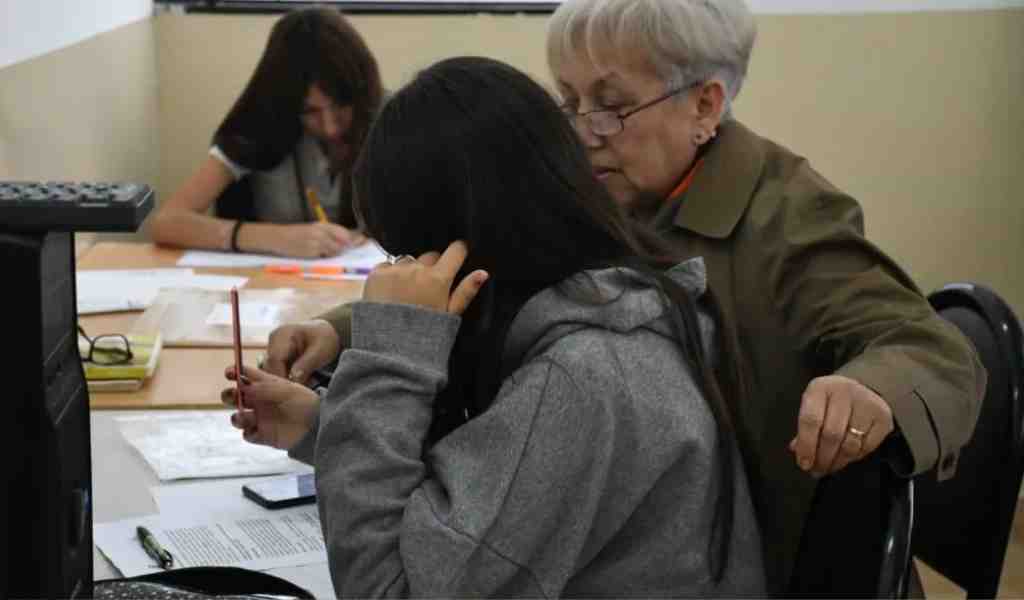 El esfuerzo rinde frutos: estudiantes aprobaron las previas gracias al apoyo escolar de la Municipalidad en los CIC