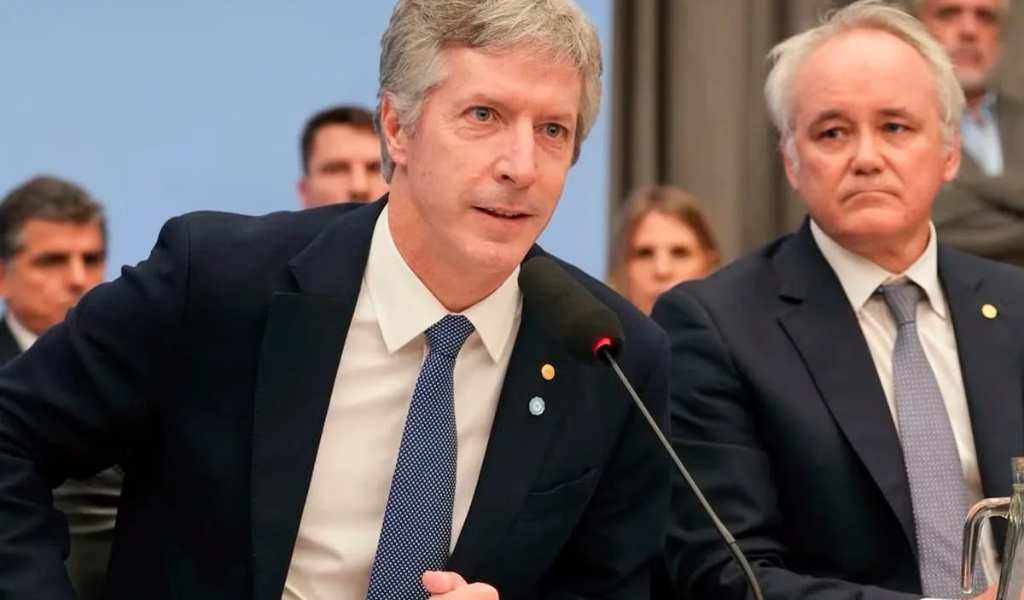 “Si buscamos bien, en algún lado están”: la respuesta de Bausili sobre el destino de $4 billones del Banco Central