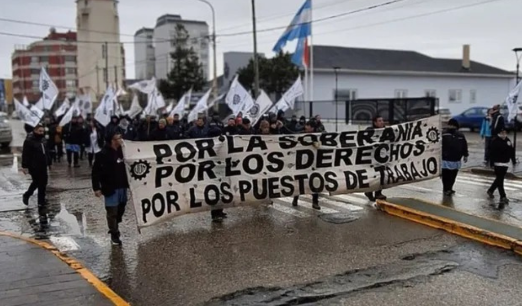 Nueva ola de despidos sacude a varias provincias y suma presión a los gobernadores