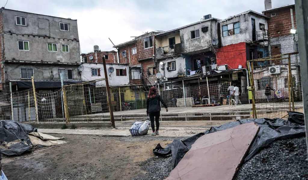 Según la UCA, la pobreza bajó al 36,3% y la indigencia al 6,8% en el tercer trimestre: "No se traduce en mejoras reales en el bienestar"