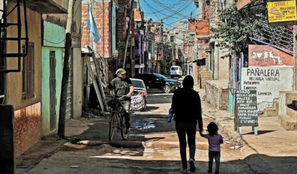 Según el INDEC una familia necesitó más de $1.250.000 para no ser pobre en noviembre