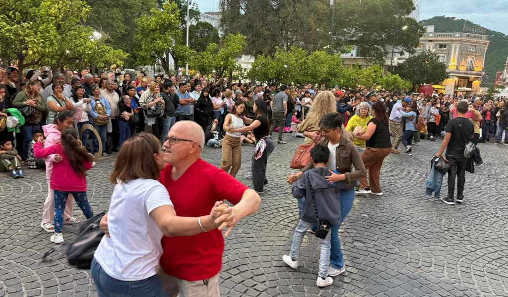 Día de la Música: Vecinos y turistas disfrutaron del “Encuentro de Bandas” en el Cabildo y Plaza Alvarado