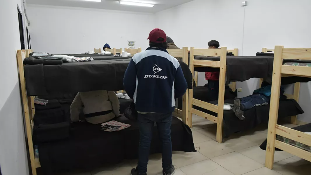 Ola polar en Salta: Ampliaron cupos en el Hogar de Noche para refugiar a personas en situación de calle