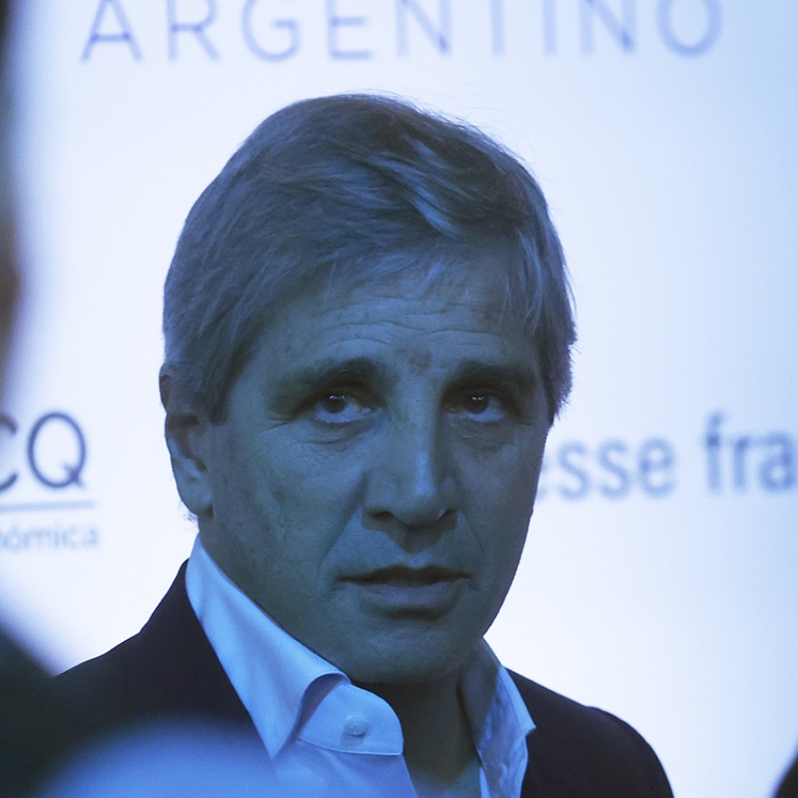 Ayer fue un día negro para el país: El dólar oficial cerró en 1280. El Merval operó con fuertes bajas y se derrumbaron las acciones en Wall Street
