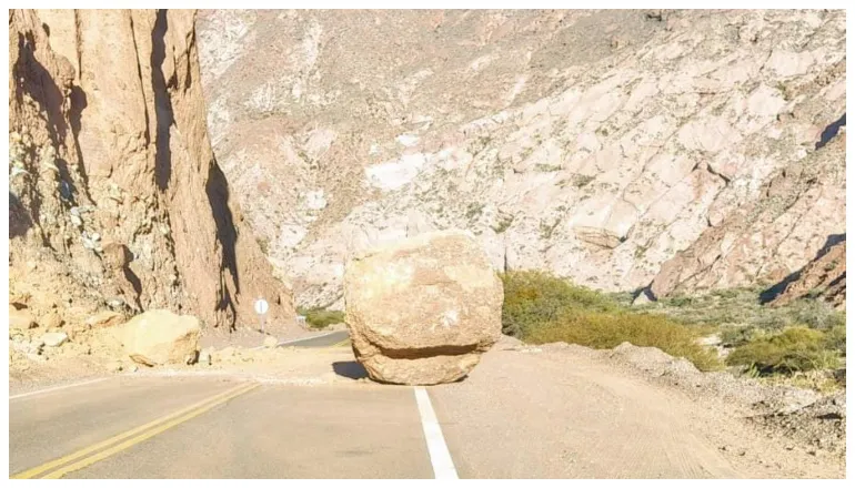 Alerta: Se produjo un derrumbe en RN 68 en Salta. Vialidad Nacional trabaja en la limpieza de la calzada