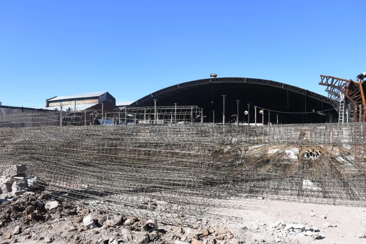 Avanza la reconstrucción del Mercado San Miguel: Comenzó la instalación de las bases de las columnas