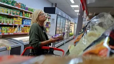 El salto del dólar en julio ya se siente en las góndolas y los alimentos suben 3,1% en agosto