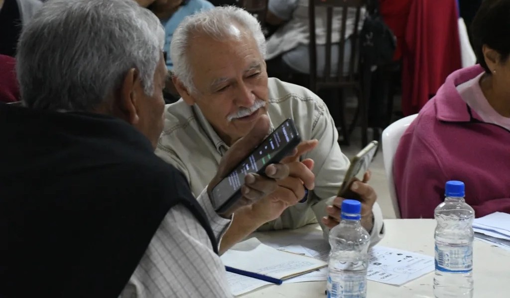 El municipio de Salta acompaña a los adultos mayores que buscan utilizar las herramientas digitales