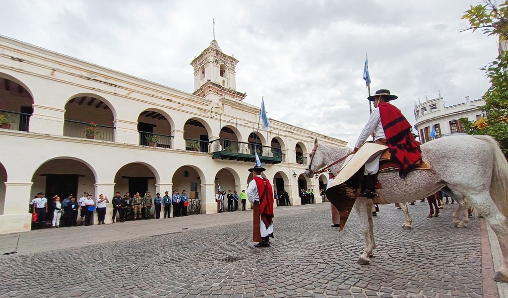 Ayer se realizó el Tradicional Cambio de Guardia en la Explanada del Cabildo Histórico de Salta