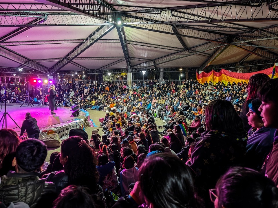 Fiesta y Reivindicación en las Calles de Salta: Multitudinaria Marcha del Orgullo tiñó de colores el centro salteño