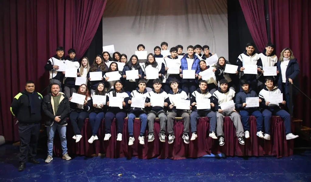 Curso de Primera Licencia de conducir: 40 alumnos de quinto año obtuvieron su certificación