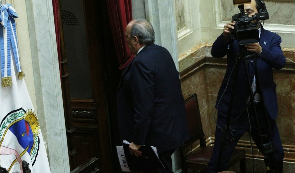  Escándalo en el Senado: Francos se fue enojado porque una senadora le dijo "mentiroso"