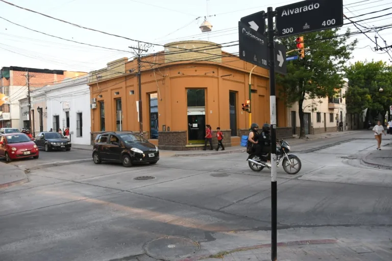 Quedó habilitado el tránsito en la intersección de calles Catamarca y Alvarado