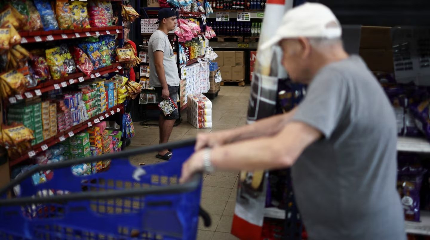 El consumo en los supermercados volvió a caer por séptimo mes consecutivo en toda la Argentina