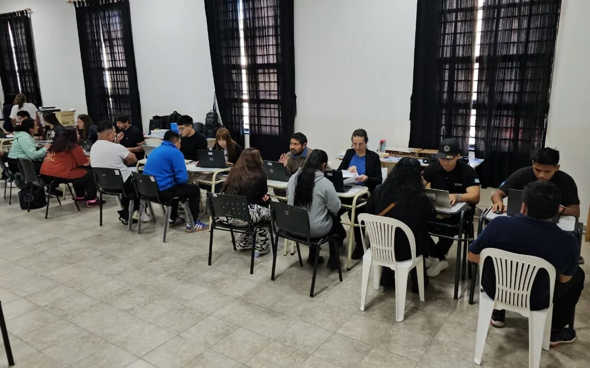 Adultos 2000: Más de 1300 personas se inscribieron para terminar el secundario