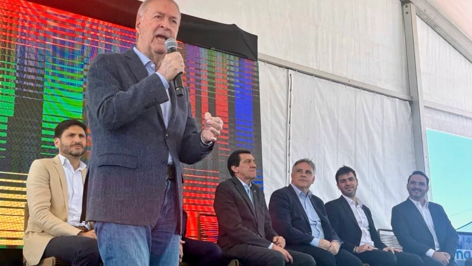 Gobernadores de Provincias Unidas son la opción del medio y van por el voto de Milei y peronistas