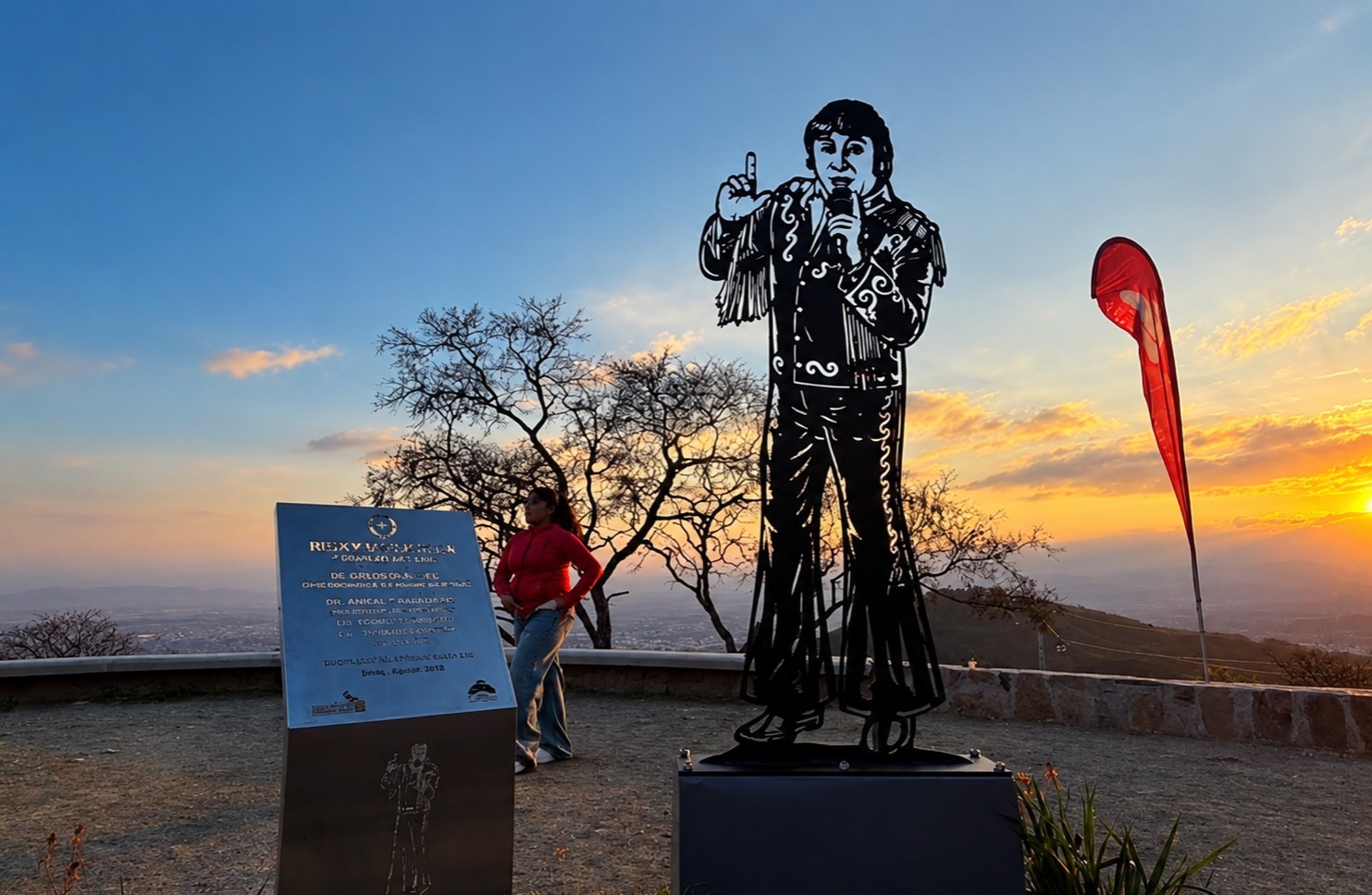 Ricky Maravilla ya tiene su estatua en la cima del Cerro Ala Delta: "Soy un embajador de mi querida Argentina y de mi querida Salta"