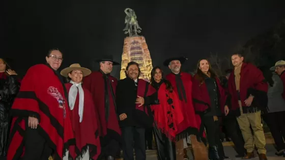 Salta honró al Gral. Martin Miguel de Güemes con la tradicional Guardia bajo las Estrellas