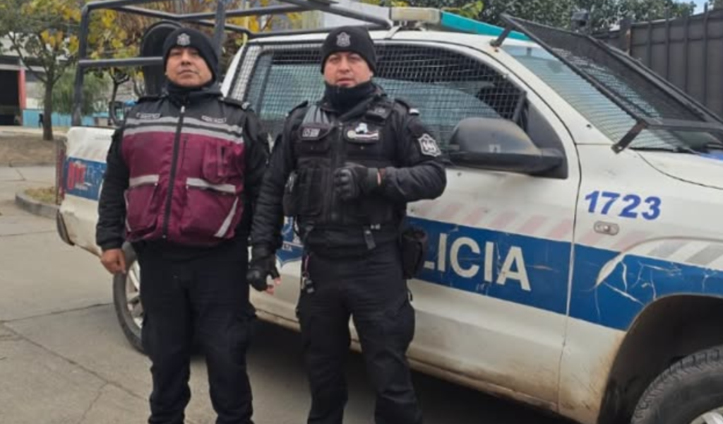 Evitaron una tragedia: En Villa Mitre un hombre se ahogó mientras comía y la Policía le salvó la vida