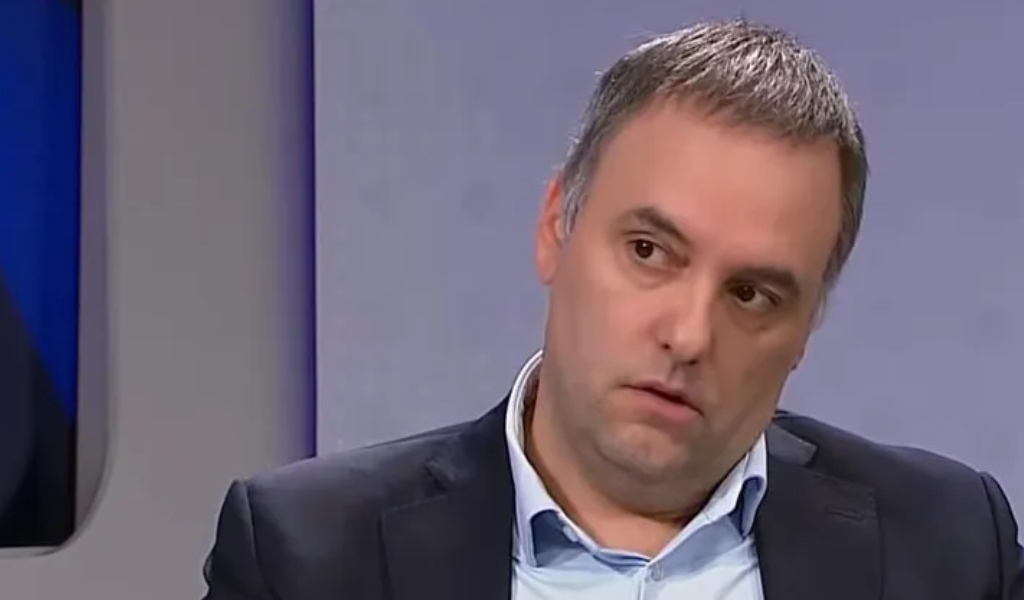 Dos funcionarios complicaron más a Manuel Adorni: confirmaron compras millonarias con tarjetas de crédito