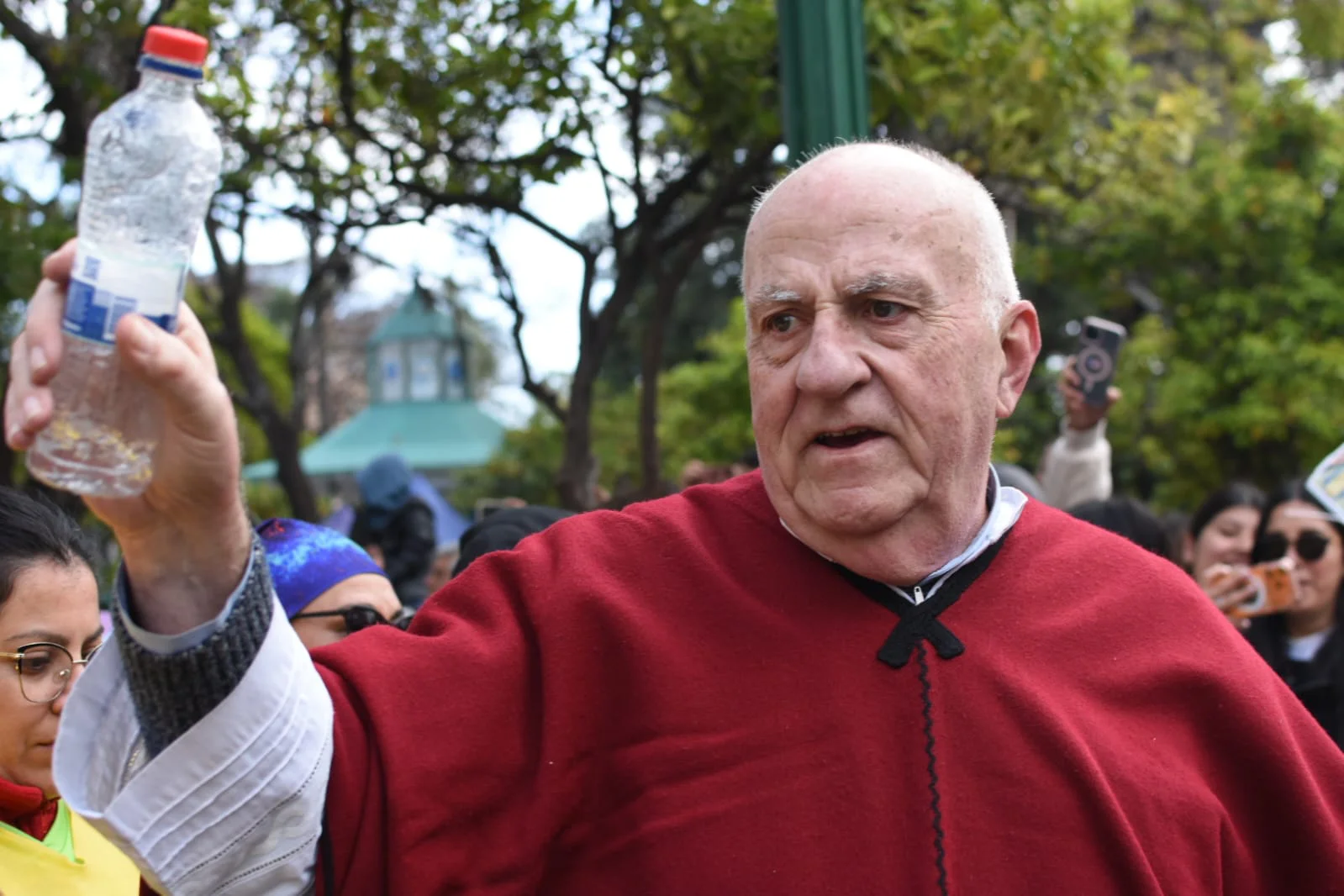 Monseñor Bernacki sorprendió a los peregrinos de la Puna y desde Quijano los acompañó hasta la Catedral
