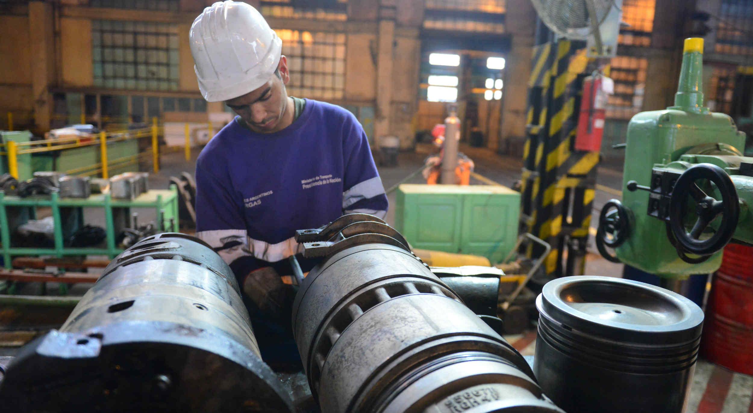 El 40% de las industrias en Argentina tuvieron que bajar su producción según una encuesta de la UIA