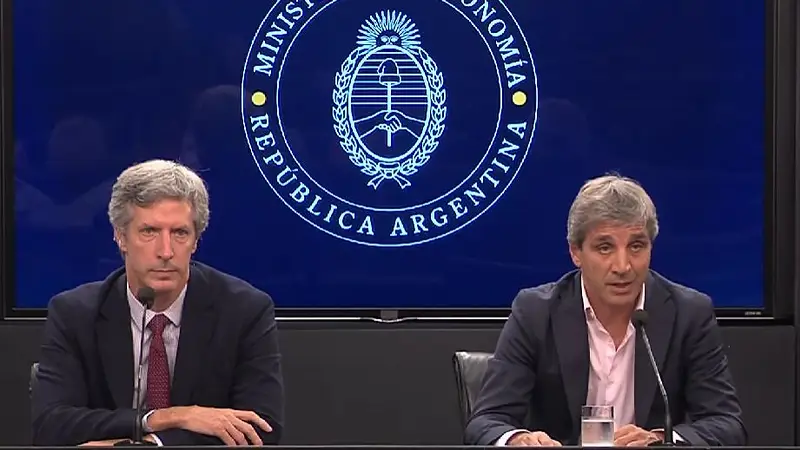 Luis Caputo refuerza el poder de fuego del BCRA para frenar una nueva corrida cambiaria