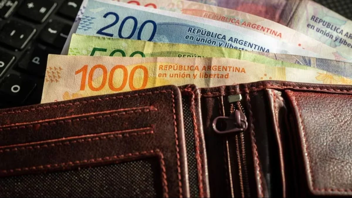 Una consuoltora advierte que 2 de cada 3 argentinos agota sus ingresos diez días antes de fin de mes
