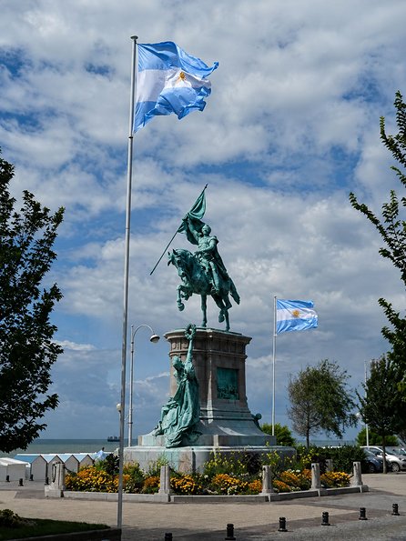 La memoria de San Martín en el planeta: decenas de estatuas lo rinden tributo en América, Europa y Asia